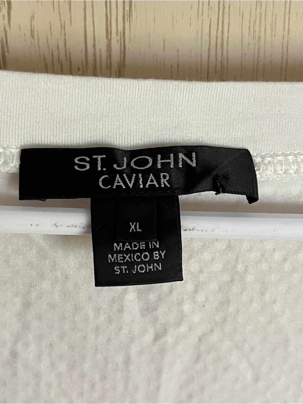 Beautiful St. John Caviar Women's White Sequin Top Sz. XL - Picture 3 of 9